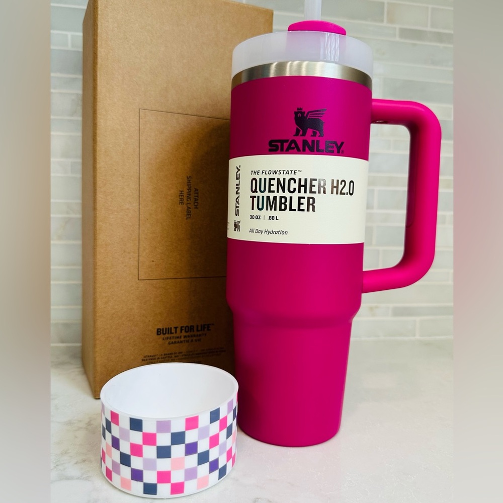 NEW Stanley Fuchsia 30oz Quencher 2.0 Flowstate Tumbler with Checkered Boot NIB